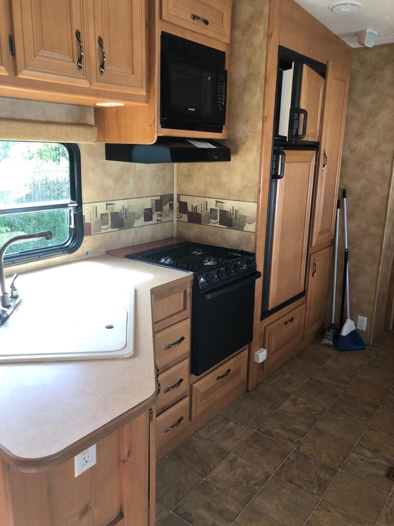 2007 Keystone Laredo Fifth Wheel exterior photo